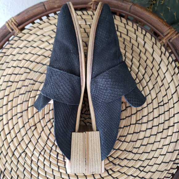 Free People At Ease Loafer Mule Leather Black size 39 / US 9 Snakeskin Boho - Picture 8 of 15